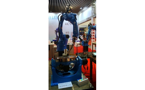 焊接機(jī)器人的高重復(fù)性只要給出參數(shù)將始終遵循指令